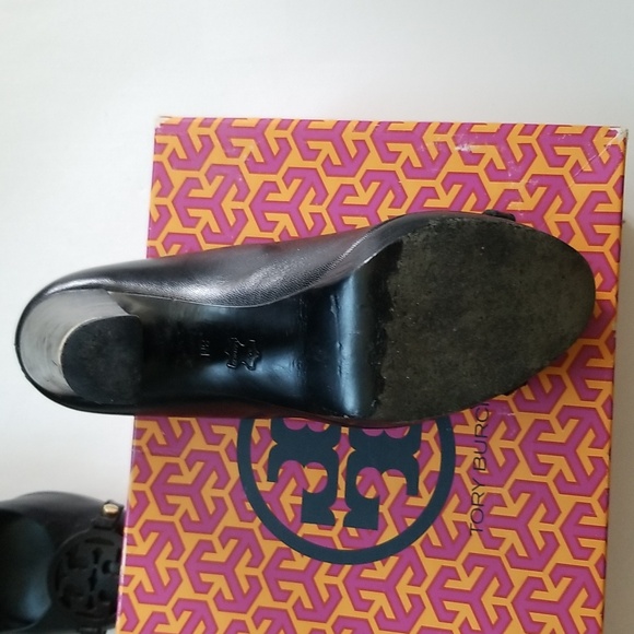 Tory Burch Black Leather Logo Heels Original Box Size 8 M - Picture 9 of 16